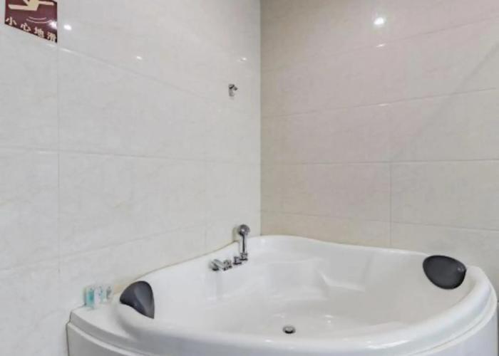 S.devons International Hotel
