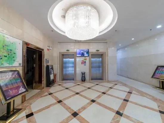 Vienna International Hotel (Hezhou High-speed Railway Station)