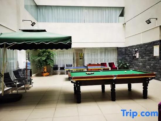 Vienna International Hotel (Hezhou High-speed Railway Station)