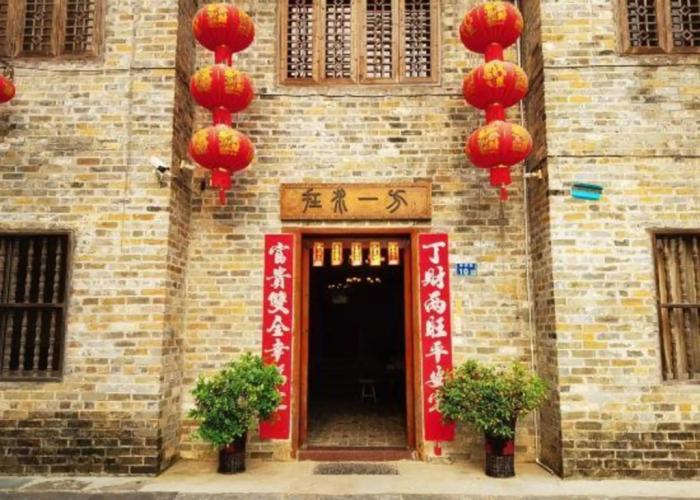 Zaishui Yifang Inn (Zhaoping Huangyao Ancient Town Longzhu)