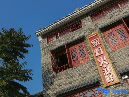 Yijia Denghuo Lakeside Boutique Hotel
