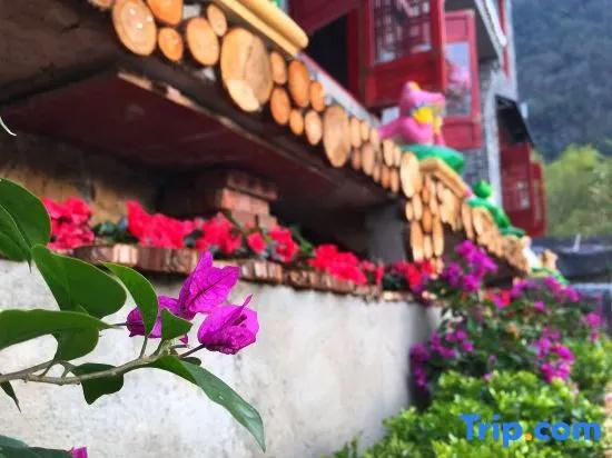 Yijia Denghuo Lakeside Boutique Hotel