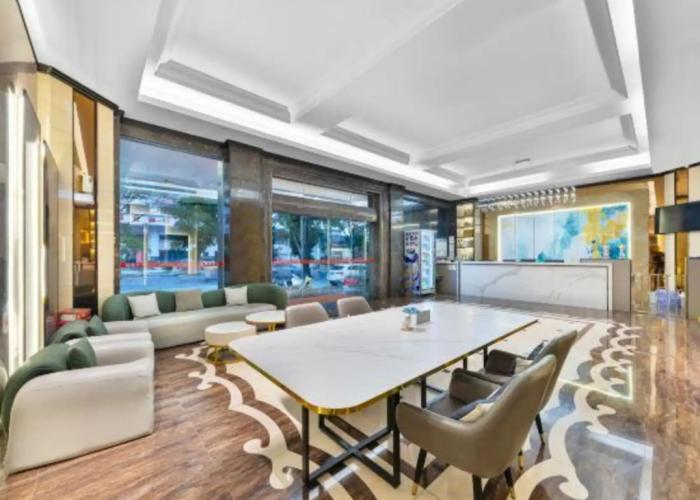 Jieyang Victoria Holiday Business Hotel