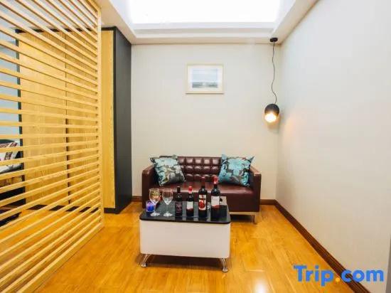Yuehui International Apartment