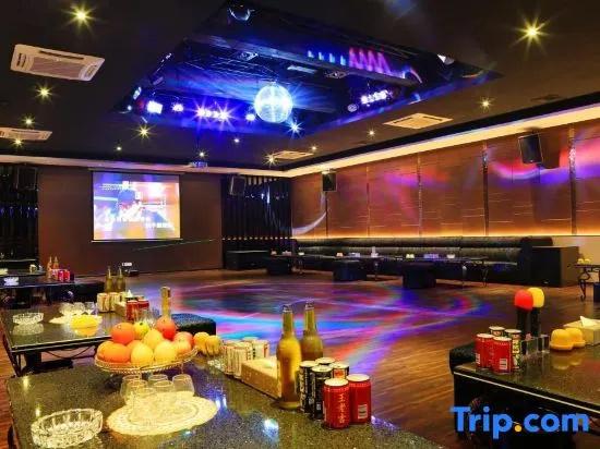 Yunfu Xinxing Longshan Hot Spring Hotel