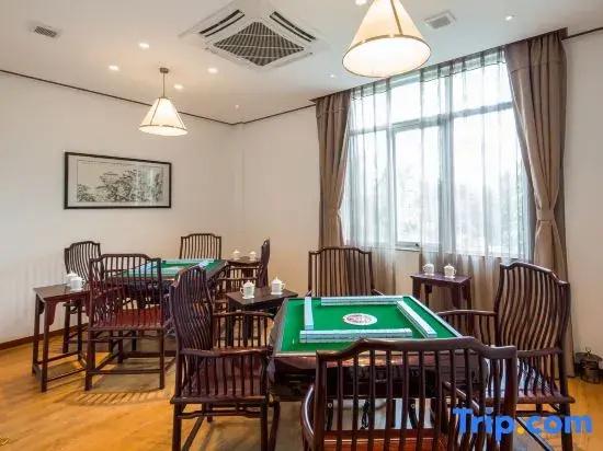 Yunfu Xinxing Longshan Hot Spring Hotel