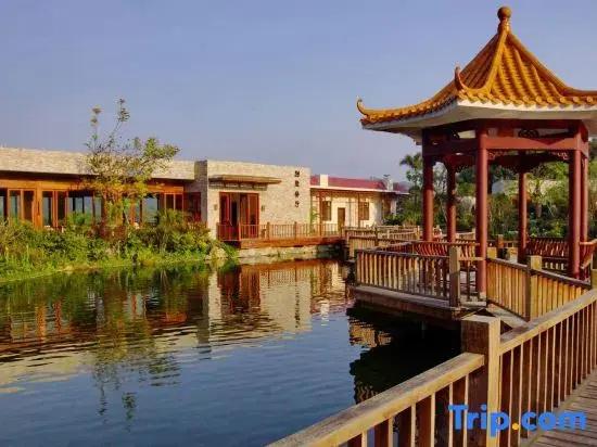 Yunfu Xinxing Longshan Hot Spring Hotel
