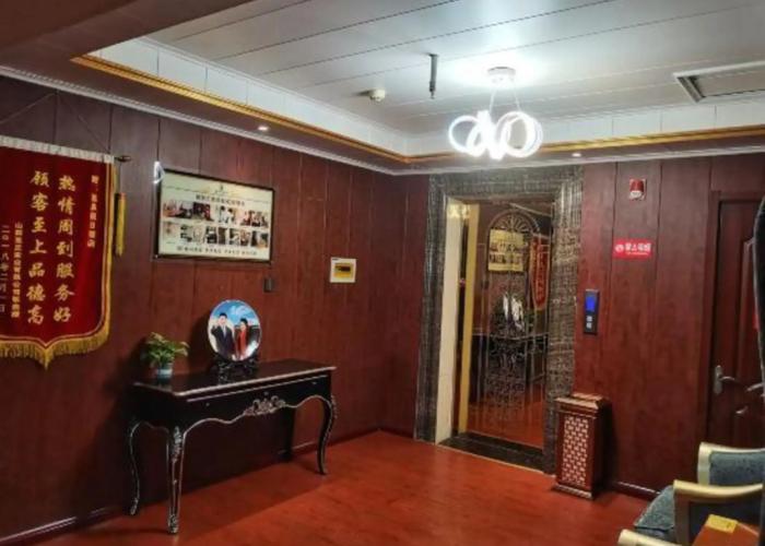 Hot Spring Holiday Hotel