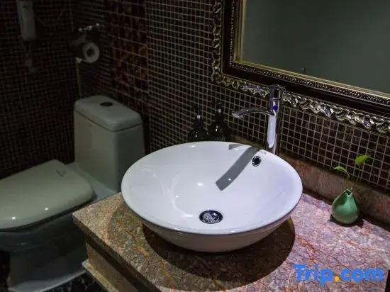 Nvshu Hotel