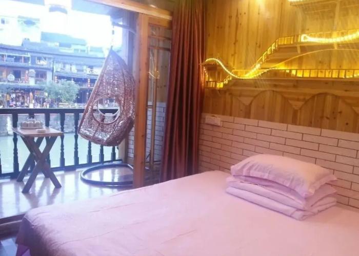 Xiongdi Renjia Diaojiaolou Inn