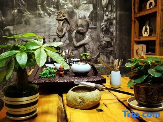 Xingfu Wutuobang Gufeng Qingshe Hostel