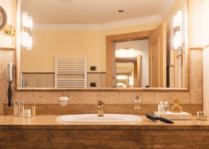 Alpenpalace Luxury Hideaway & Spa Retreat