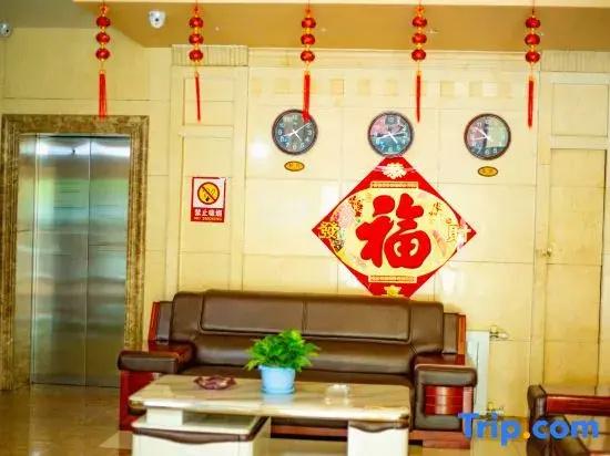 Urad Zhongqi Huawen Business Hotel