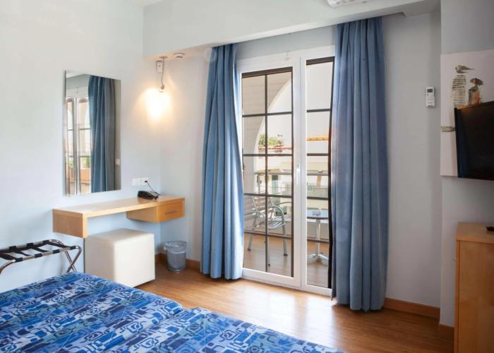 Kronos Hotel