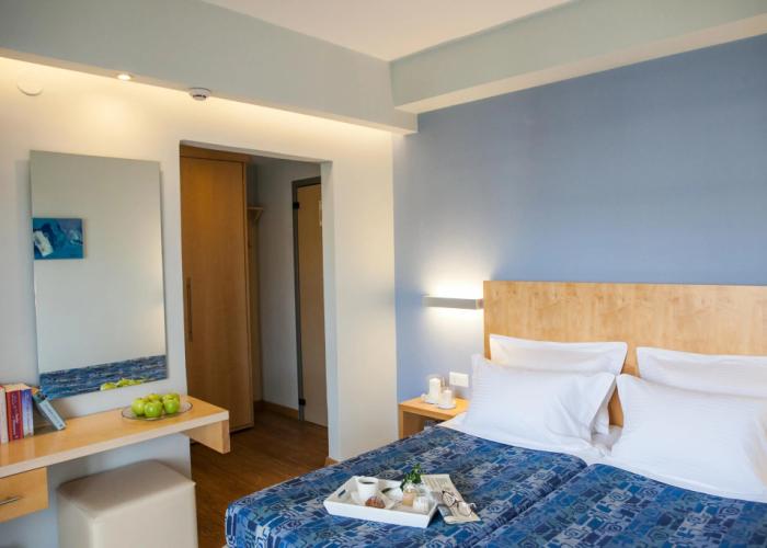 Kronos Hotel