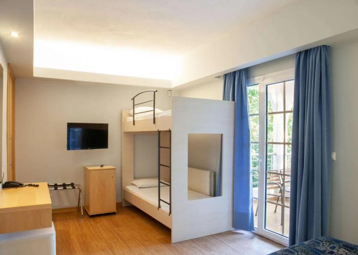 Kronos Hotel