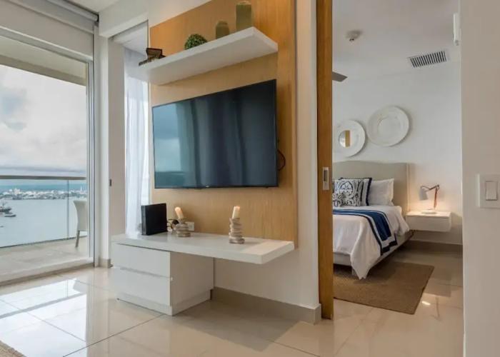Classy 1 Bedroom Pool & Gym near Downtown