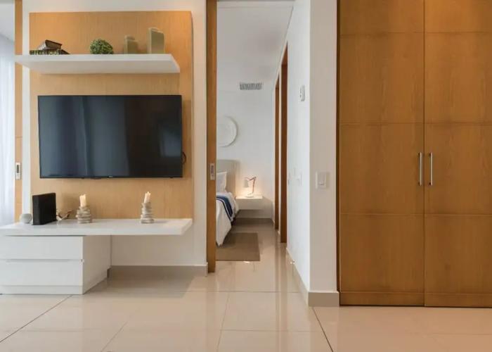 Classy 1 Bedroom Pool & Gym near Downtown