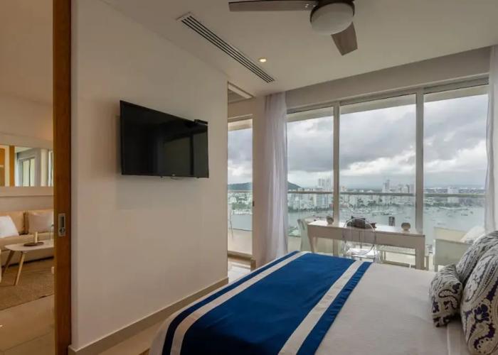 Classy 1 Bedroom Pool & Gym near Downtown