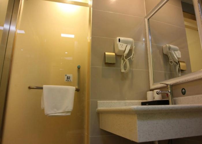 GreenTree Inn Zaozhuang High-speed Train Station Express Hotel