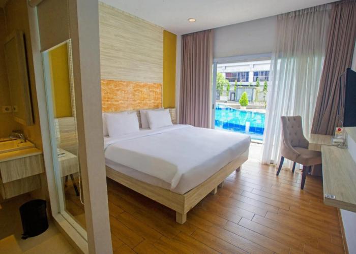 Front One Akshaya Hotel Karawang