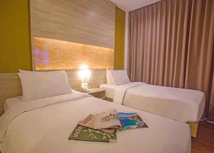Front One Akshaya Hotel Karawang