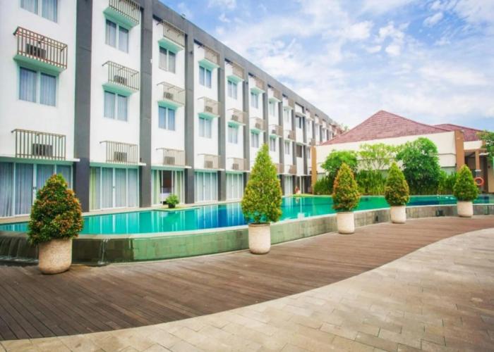 Front One Akshaya Hotel Karawang