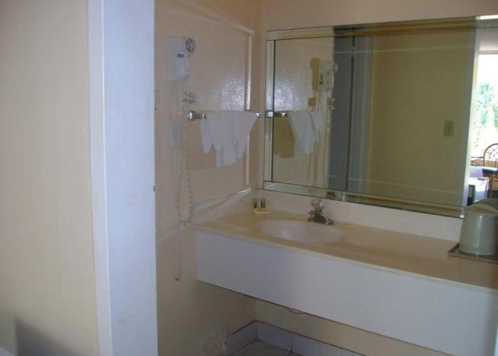 Royal Islander Hotel