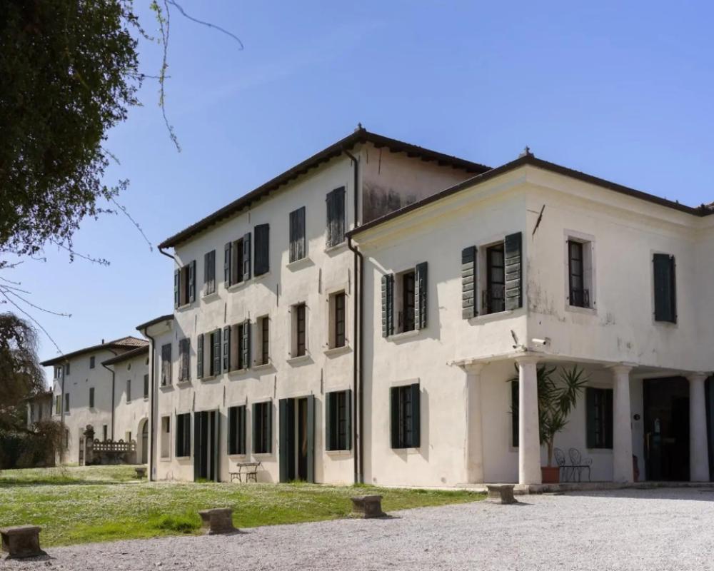 Hotel Villa Policreti