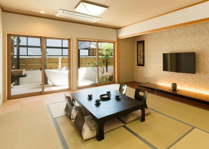 Yuraku Hotel