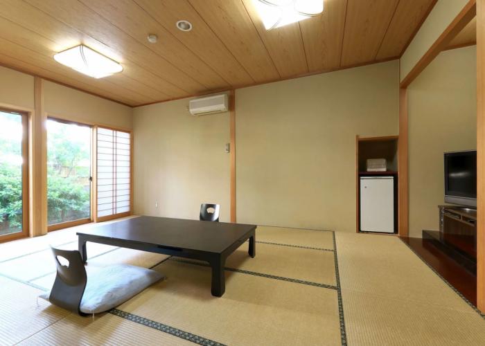 Yuraku Hotel