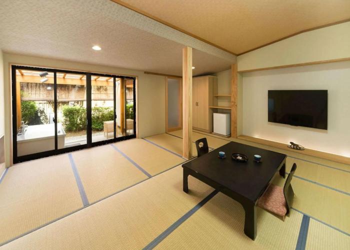 Yuraku Hotel