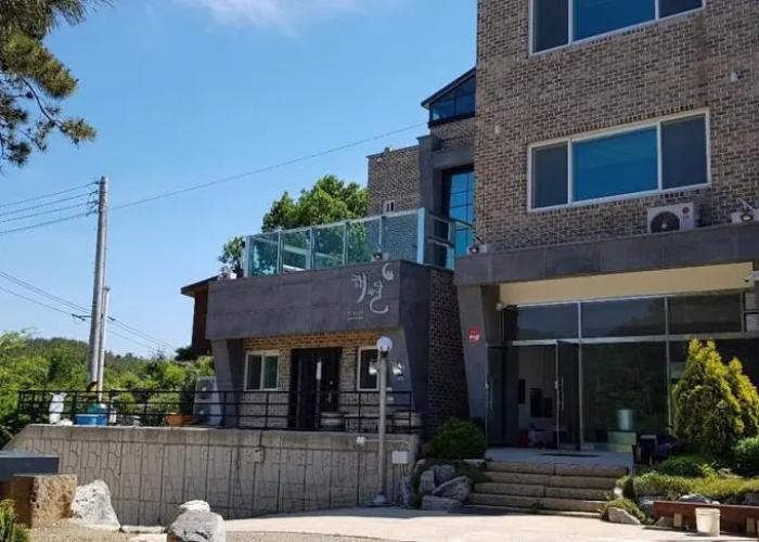 Sun and moon pension