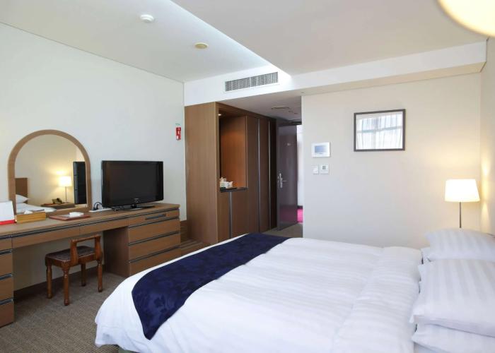 Ramada by Wyndham Dongtan Hotel