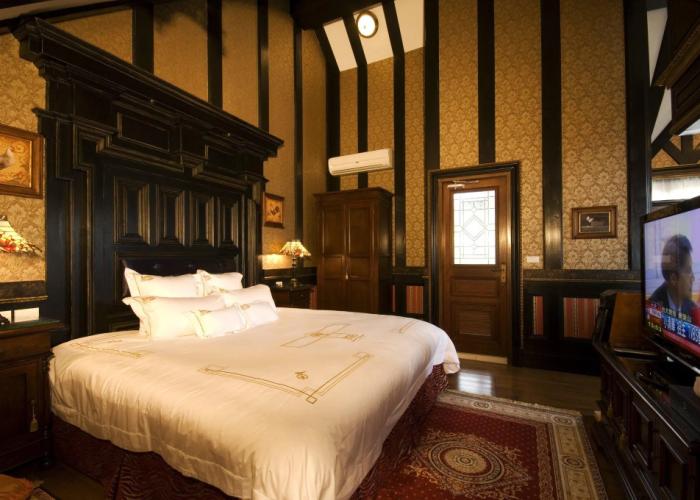 The Old England Manor