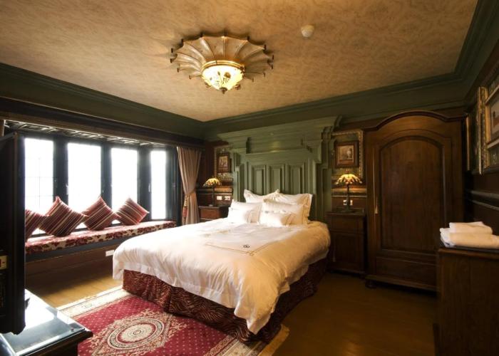 The Old England Manor