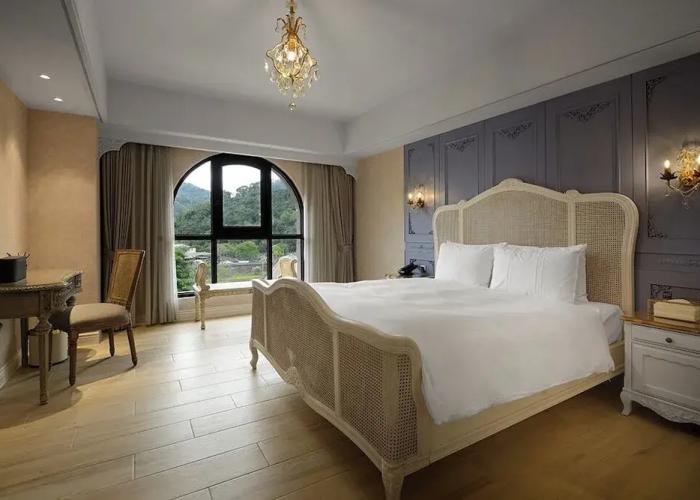 Grasse Grace Manor