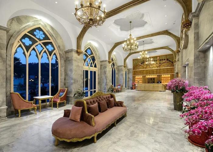 Grasse Grace Manor