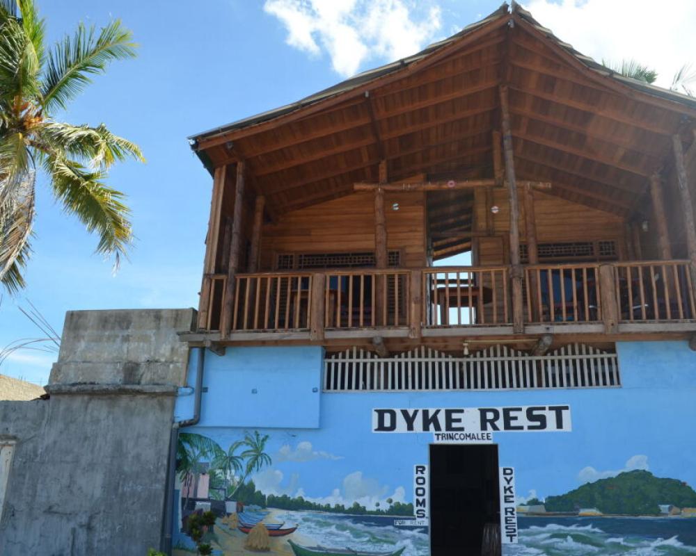 Dyke rest