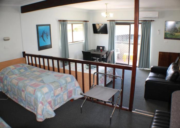 Lake Forbes Motel