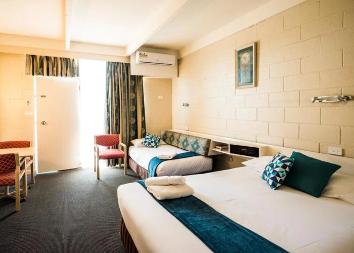 Plainsman Motel