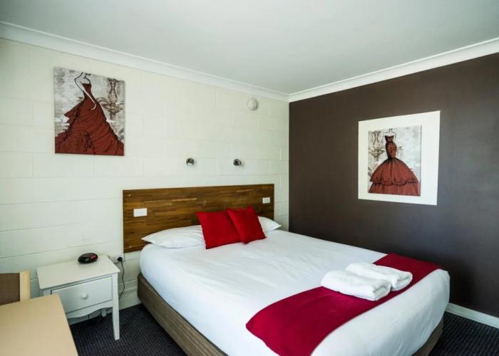 Plainsman Motel