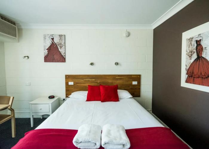 Plainsman Motel