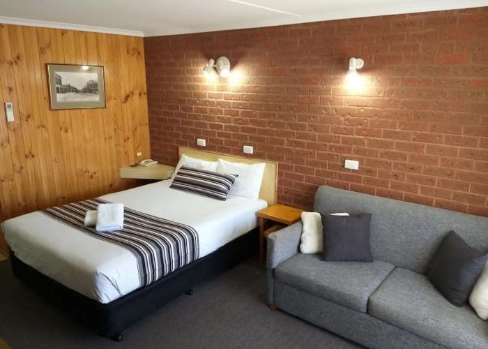 Country Mile Motor Inn