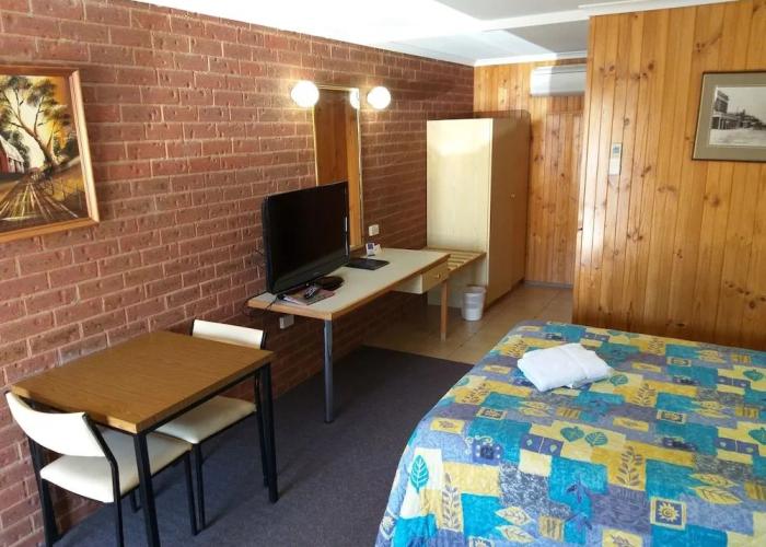 Country Mile Motor Inn