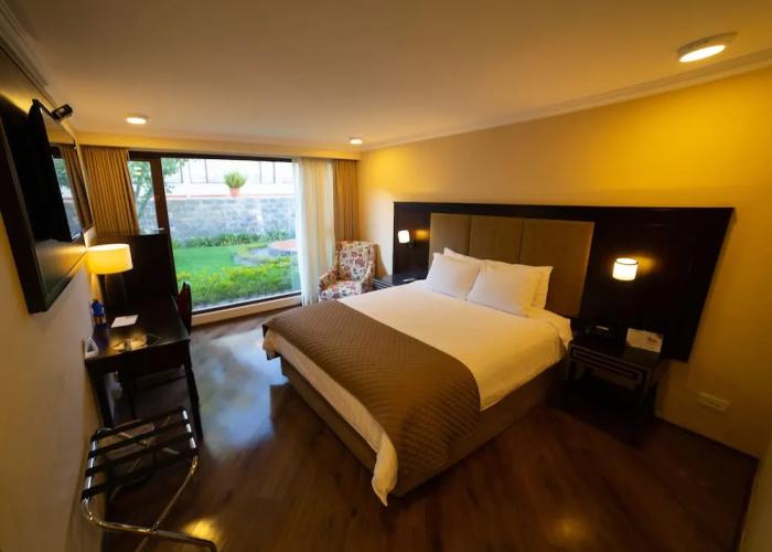 Quindeloma Art Hotel And Gallery