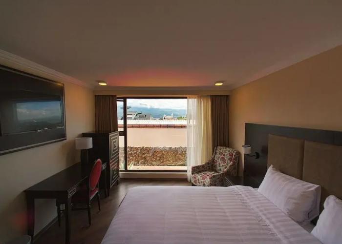 Quindeloma Art Hotel And Gallery