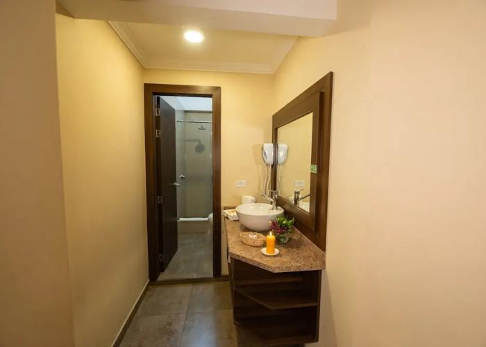 Quindeloma Art Hotel And Gallery