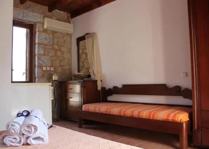 Lalloudes Seaside Accommodation