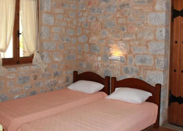 Lalloudes Seaside Accommodation